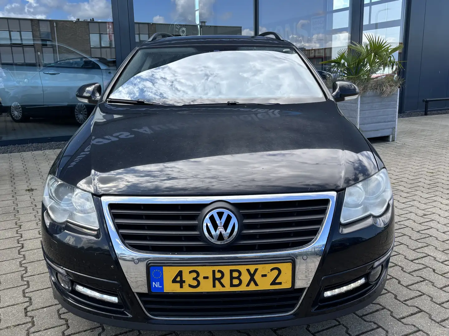 Volkswagen Passat Variant 2.0 TDI Trendline trekhaak, Schuifdak , Zwart - 2