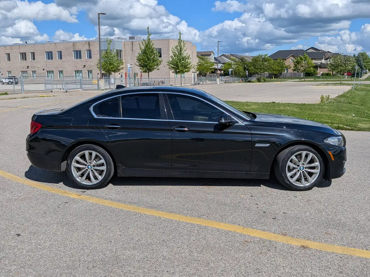 BMW 5 Series снимка BMW 5 Series