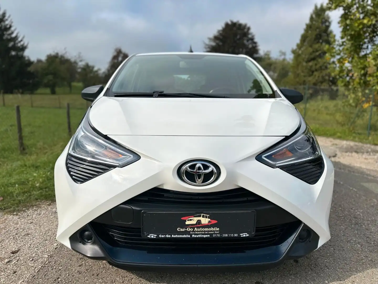 Toyota AYGO x-play*Xenon*LED*Kamera*Temp*AC*Navi*BT*Top Білий - 1