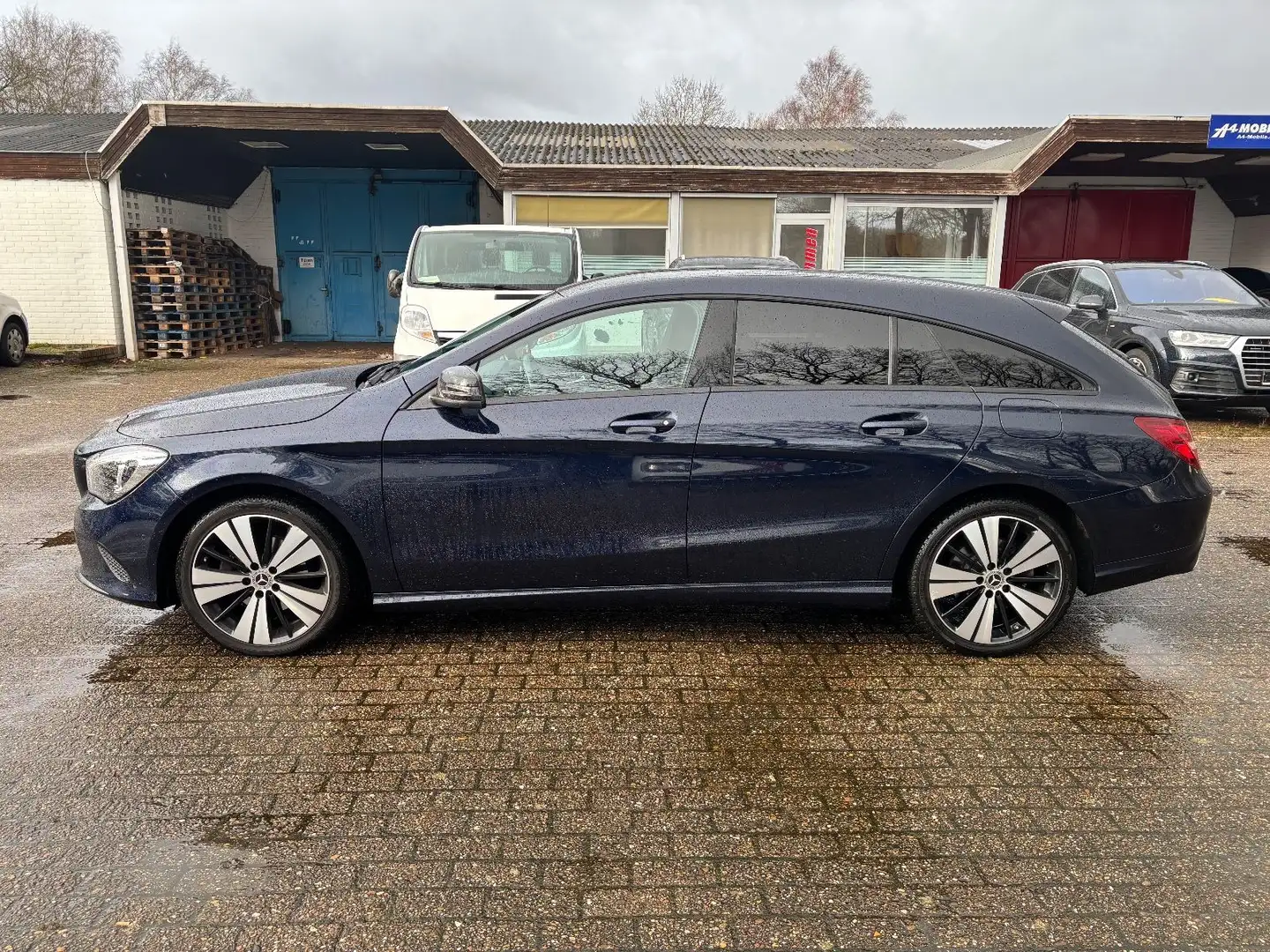 Mercedes-Benz Sonstige CLA 200 Shooting Brake Aut. Navi LED SHV Spur Blau - 2