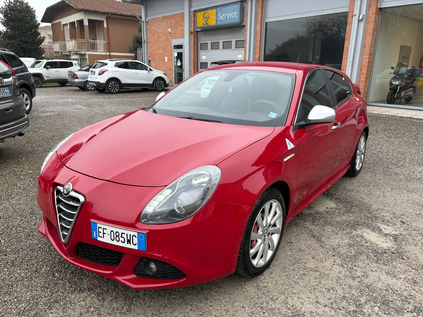 Alfa Romeo Giulietta Giulietta1750 tbi Quadrifoglio Verde 235cv Rouge - 1