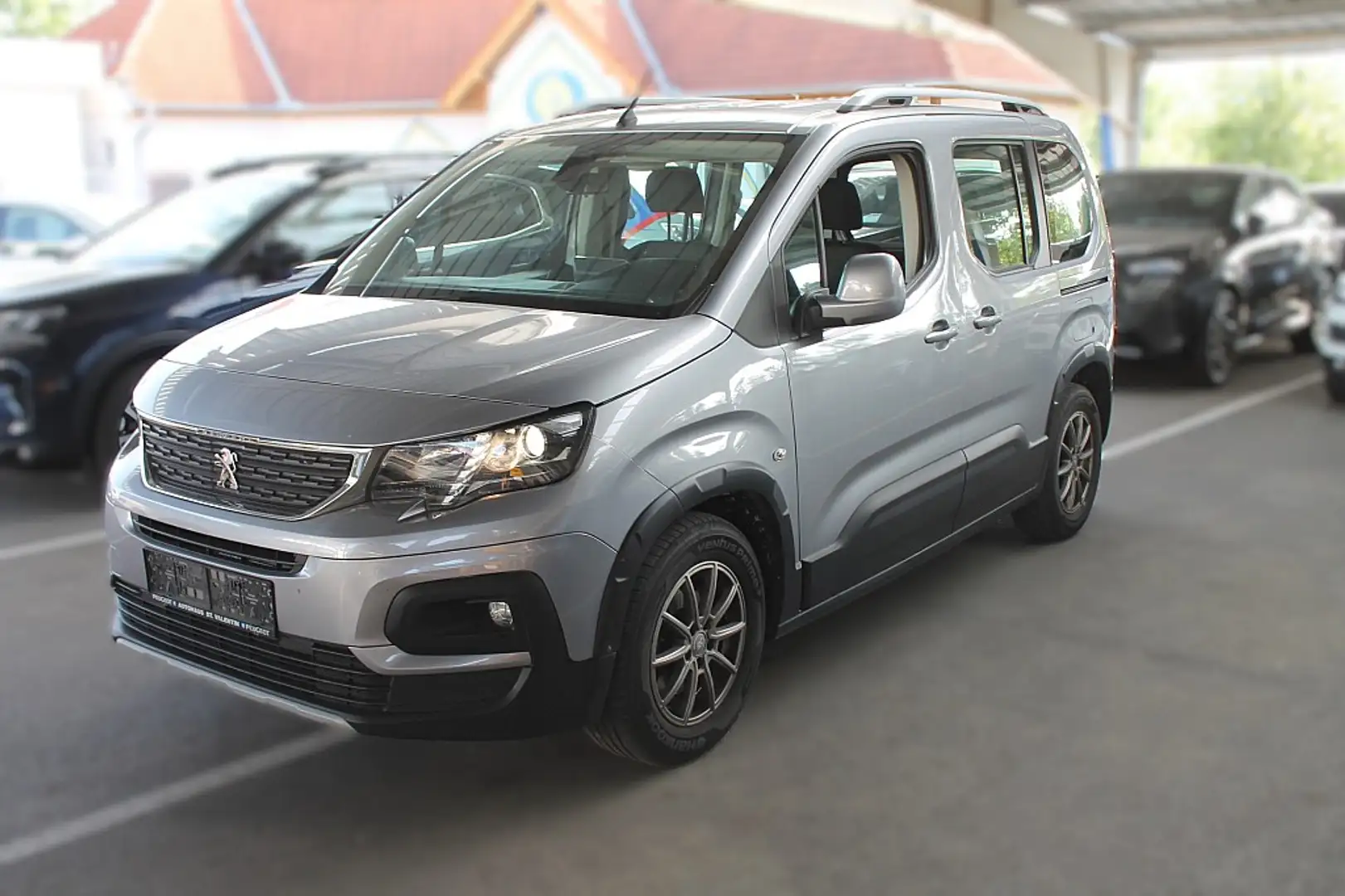 Peugeot Rifter 1,5 BlueHDI 130 S&S Allure Grau - 1
