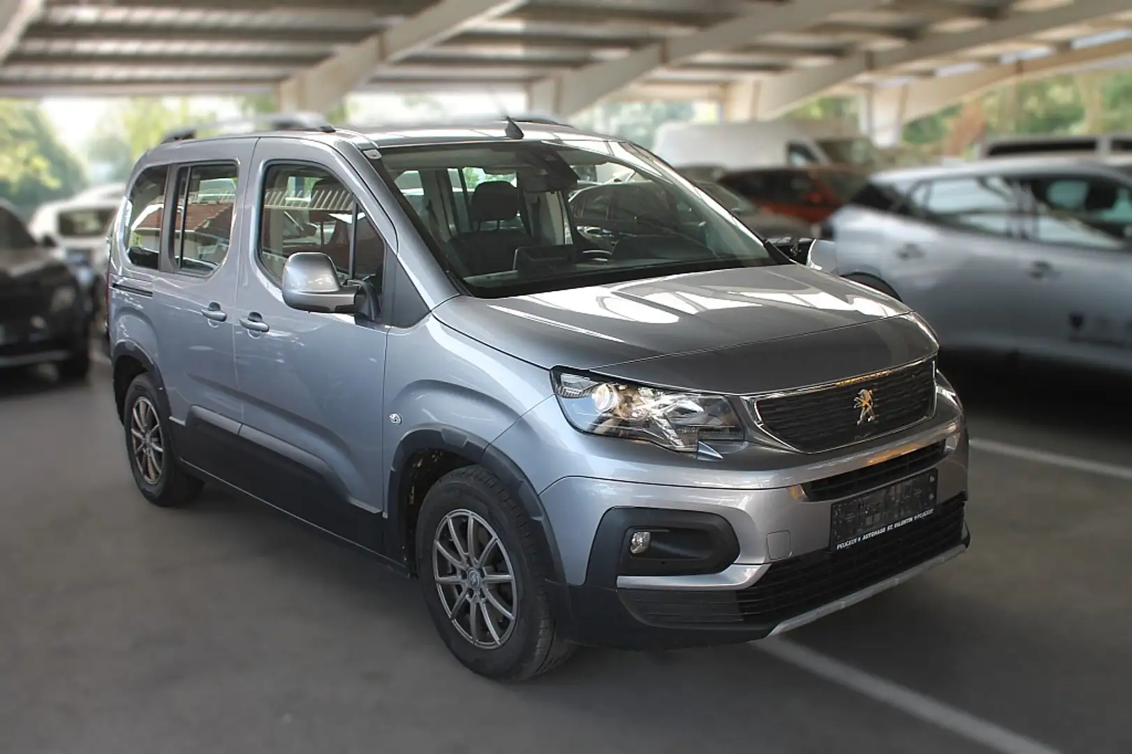 Peugeot Rifter 1,5 BlueHDI 130 S&S Allure Grau - 2