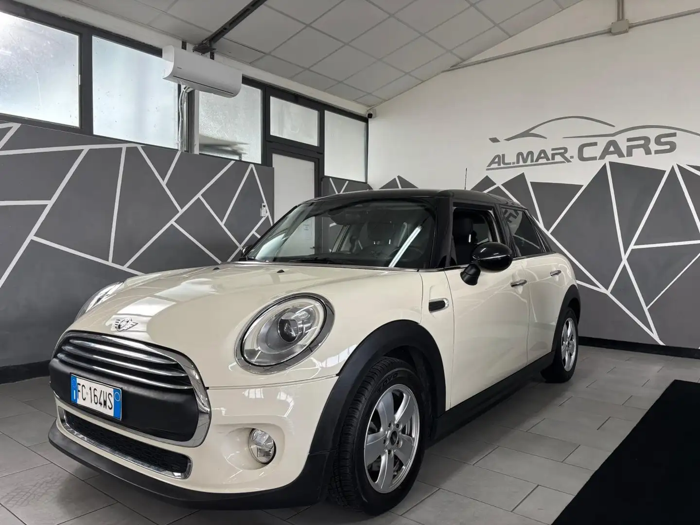 MINI One D Mini IV F55-F56 2014 1.5 Business XL 5p - 1