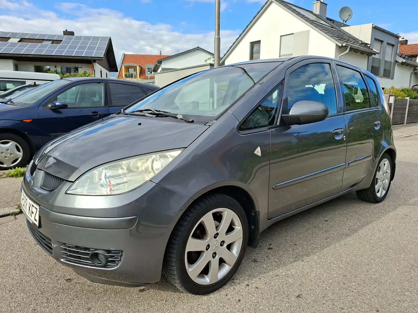 Mitsubishi Colt Colt 1,3i Instyle Automatik Klima-AT TÜV2/28 Grau - 2