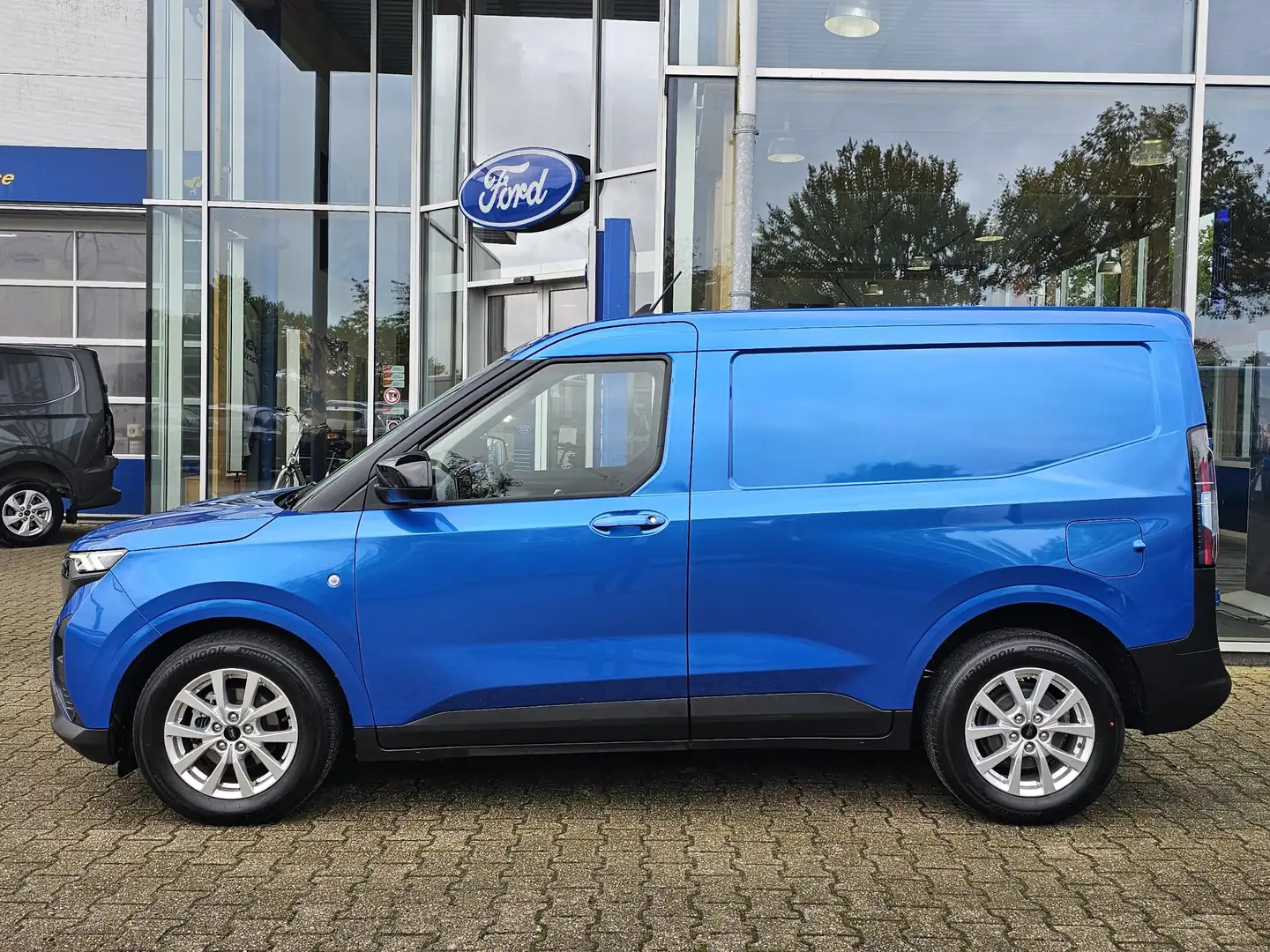 Ford Transit Courier 1.0 EcoBoost Limited Automaat | Nieuwstaat | Navig Bleu - 2