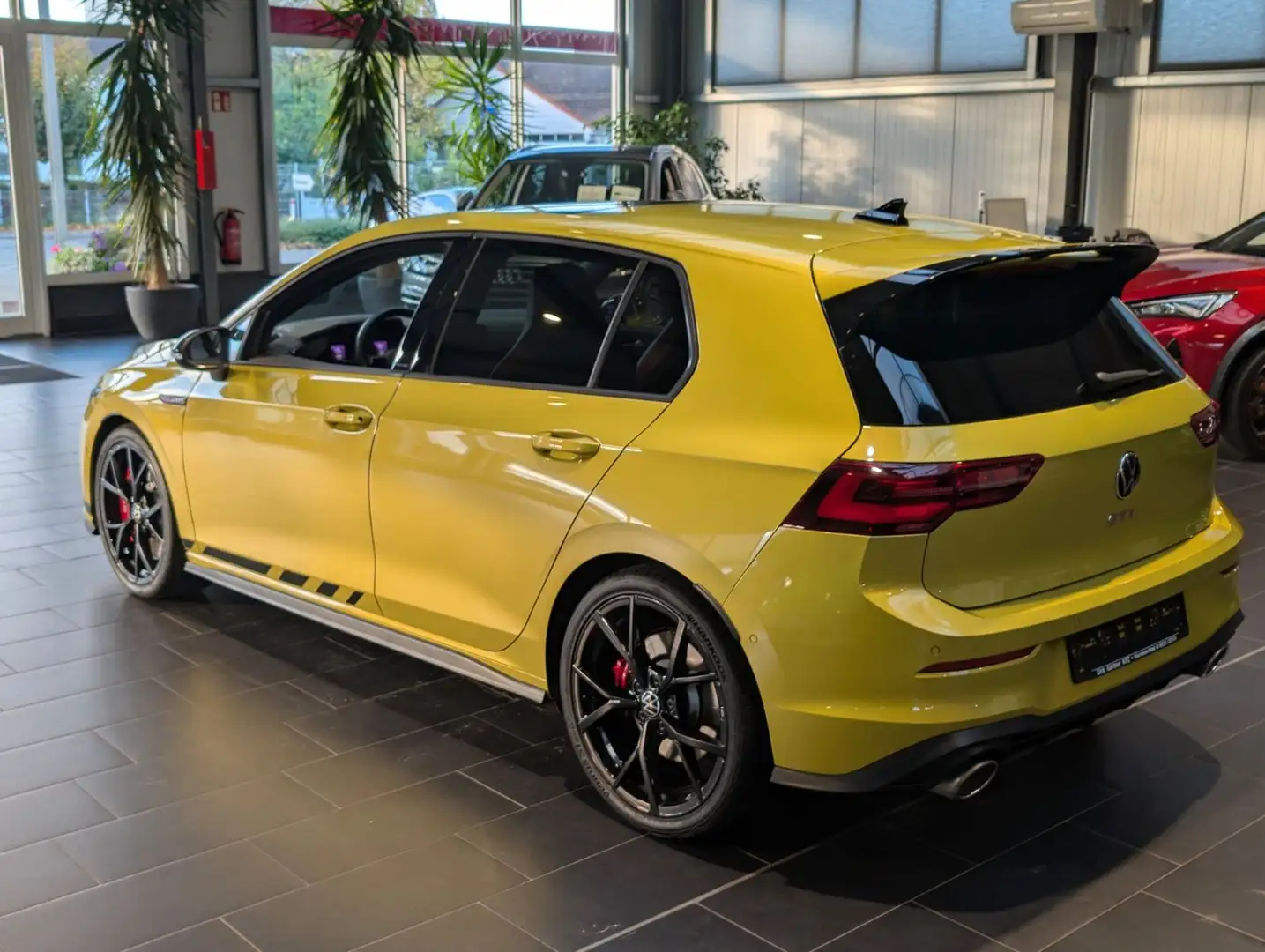 Volkswagen Golf 2.0 TSI OPF DSG GTI Clubsport 8-fach Gelb - 2