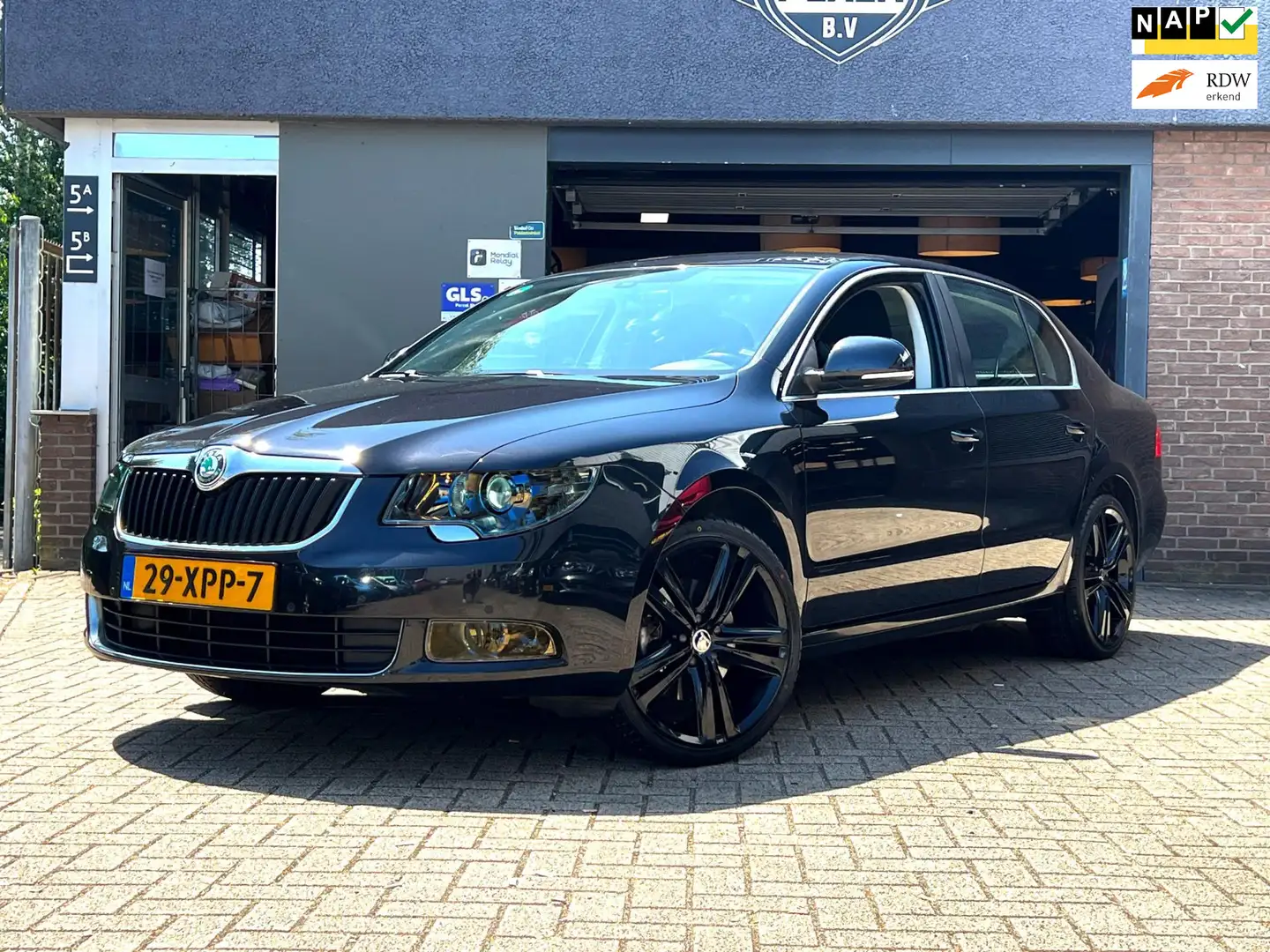 Skoda Superb 1.4 TSI Greentech Ambition Business Line nieuw vel Zwart - 1