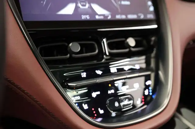 Aston Martin DBX 4.0 V8 550