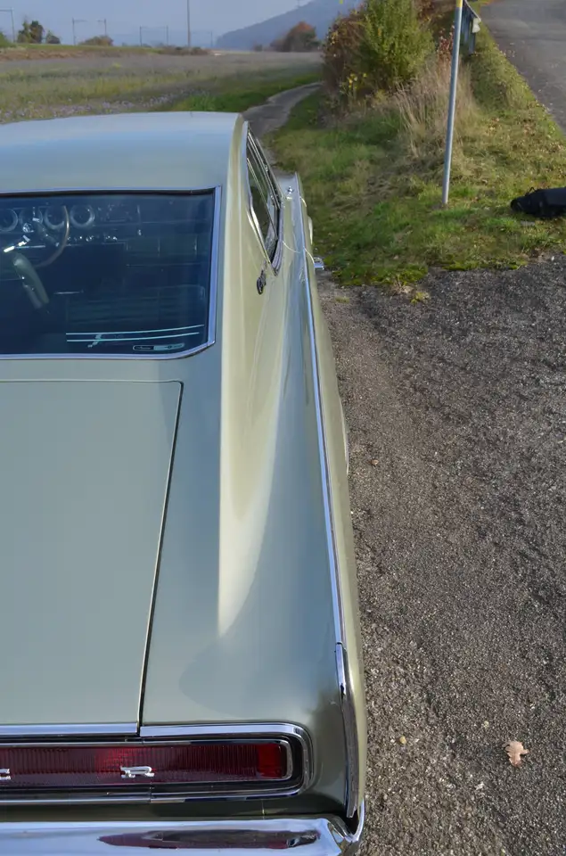 Dodge Charger V8 Fastback, foto 12
