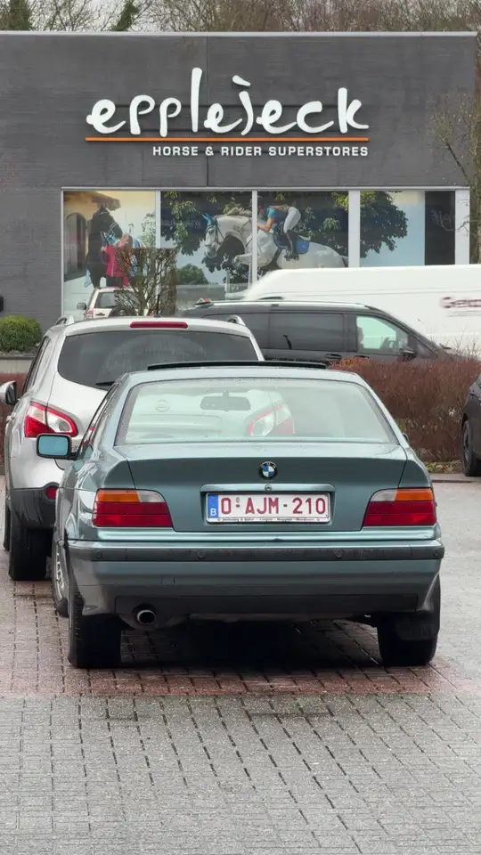 BMW 320i, foto 3