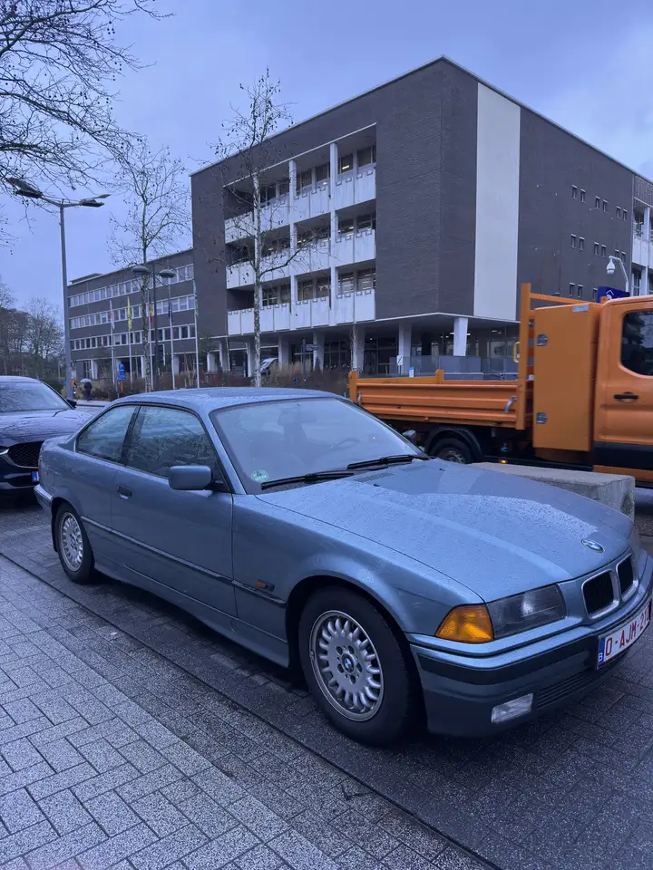 BMW 320i, foto 4