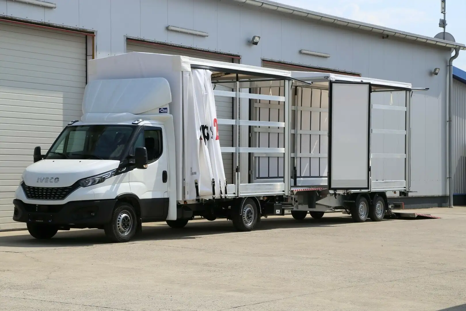 Iveco Daily Durchladezug mit Anhänger Planenaufbau Weiß - 2