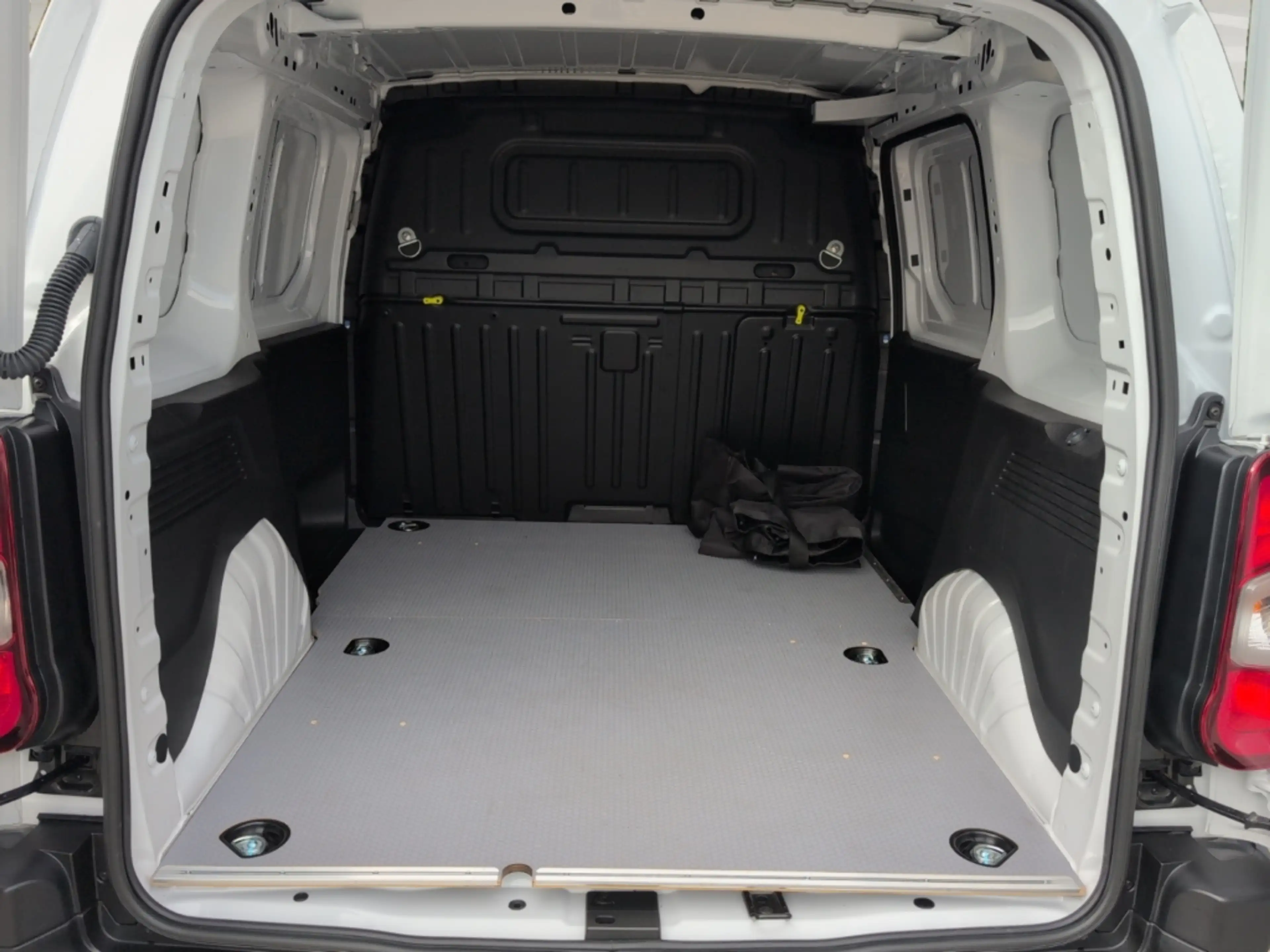 Toyota Proace City 1.5 L1 Meister Navi LED Apple CarPlay Android Auto — photo 13