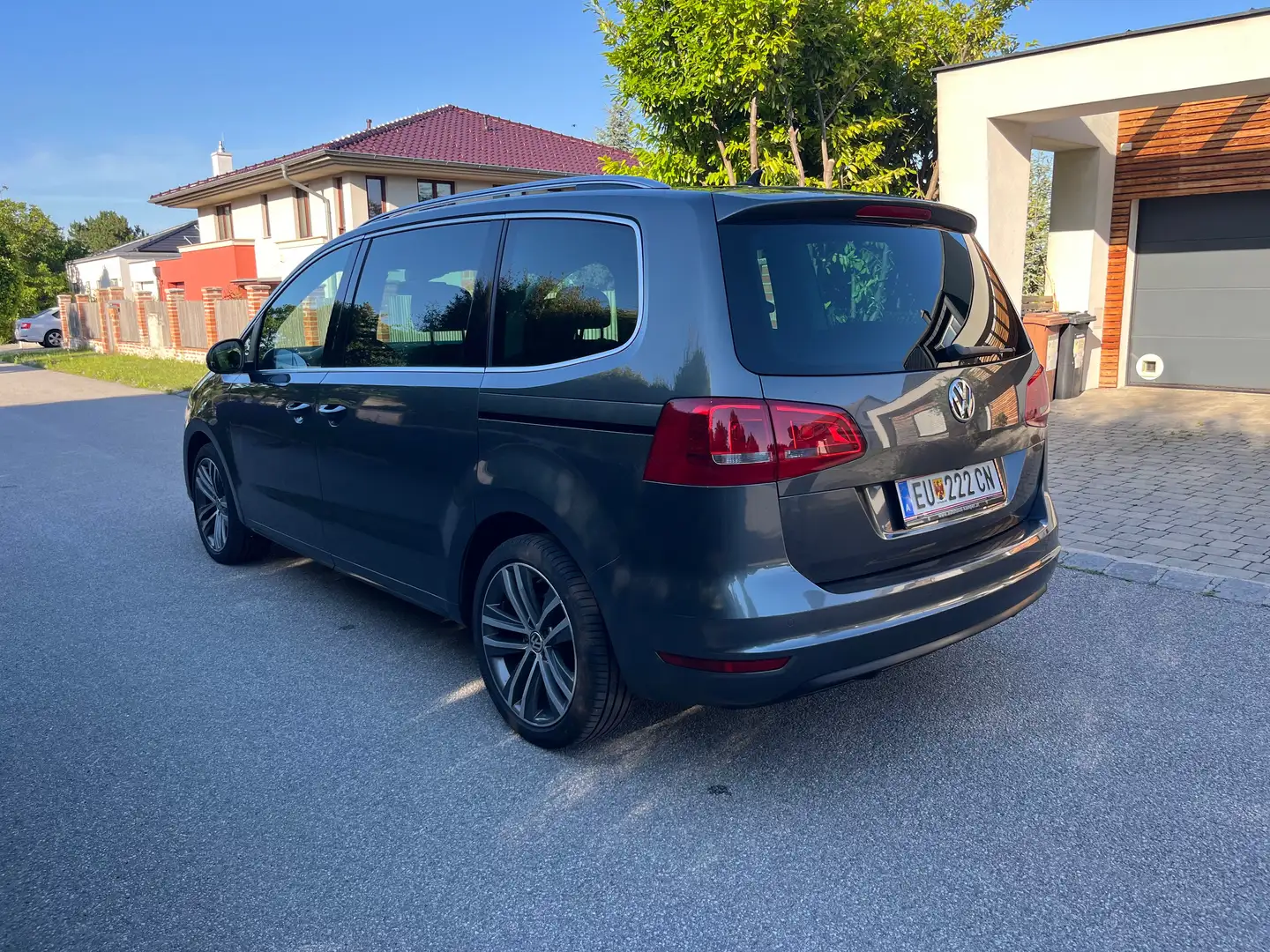 Volkswagen Sharan Sharan Highline BMT 2,0 TDI DSG Highline Grau - 2
