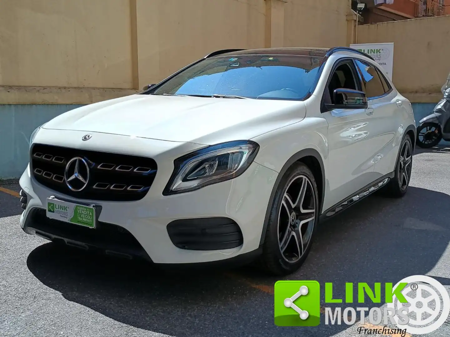 Mercedes-Benz GLA 200 d Automatic 4Matic Premium Wit - 1