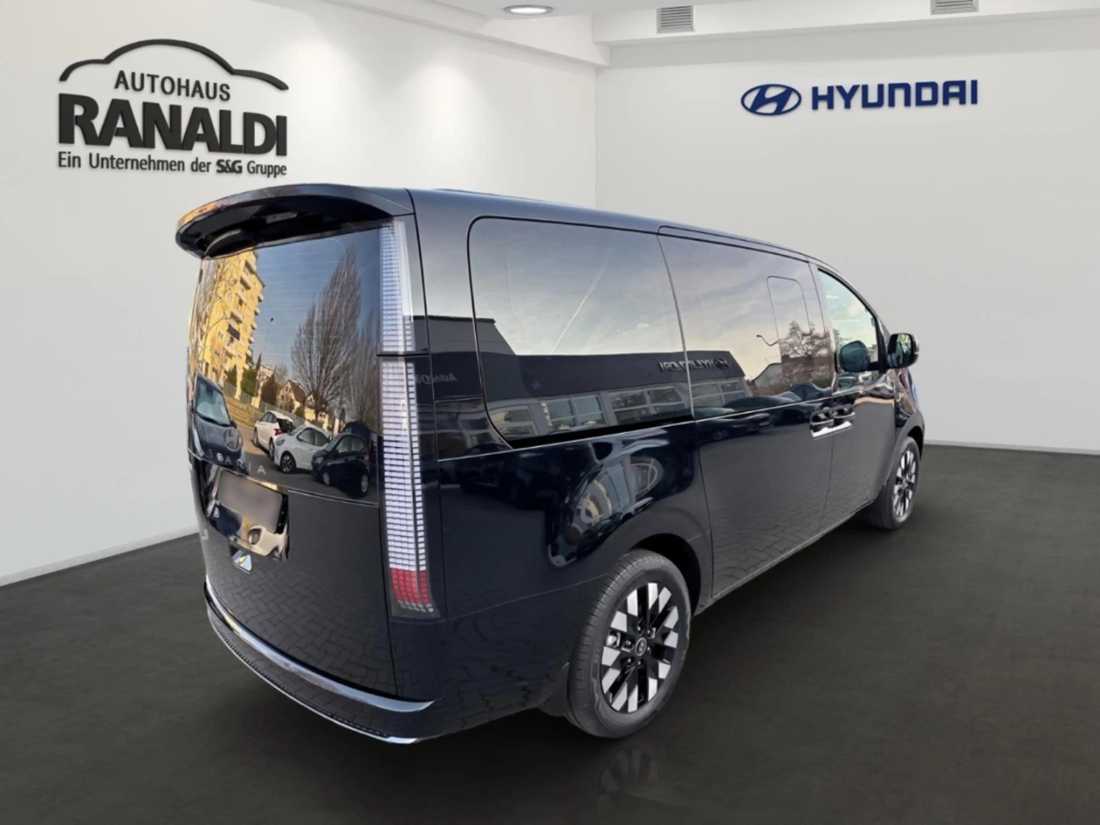 Hyundai STARIA 1.6T-GDi HEV A/T Signature+7Sitzer+ — photo 3