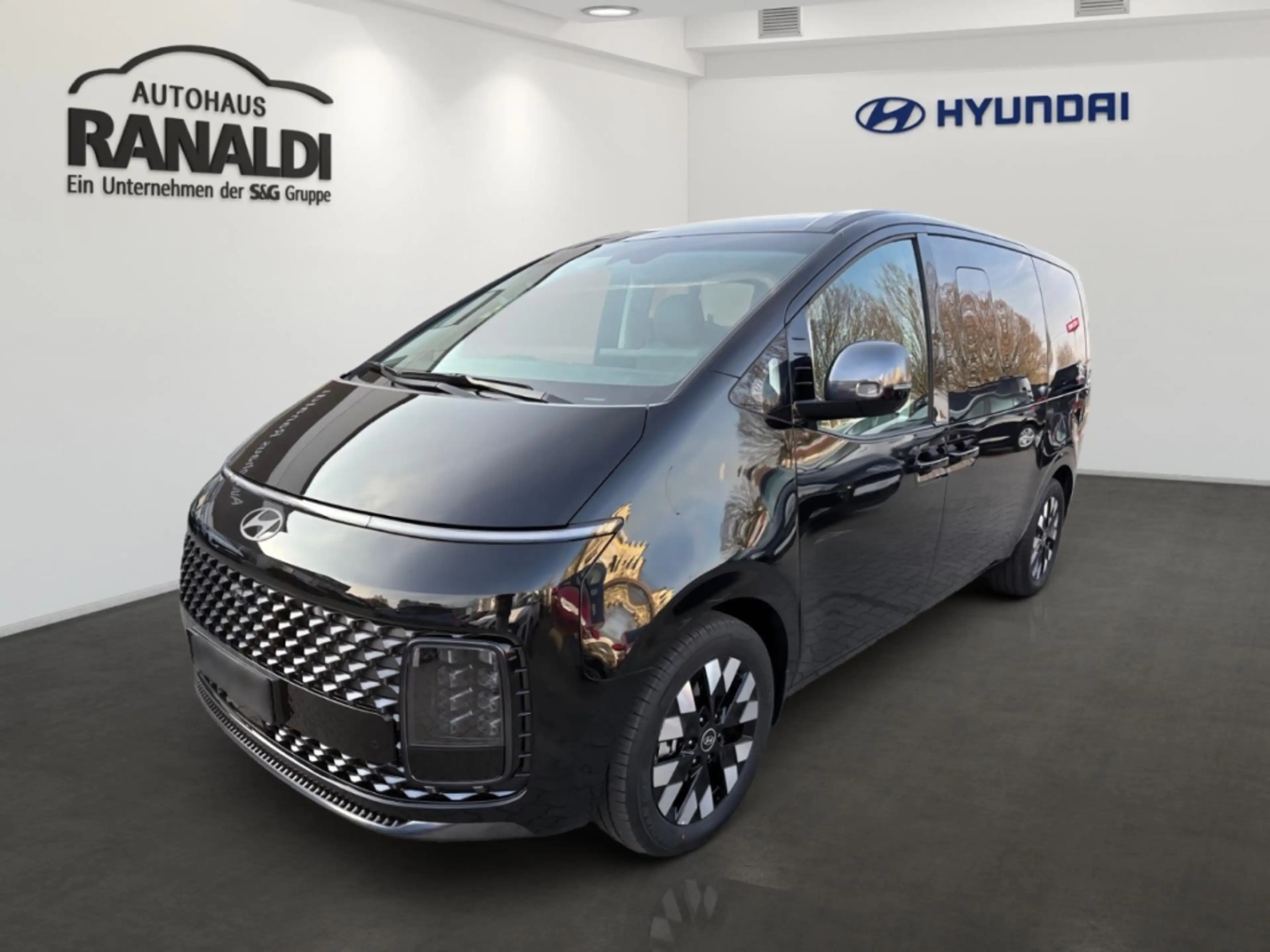 Hyundai STARIA 1.6T-GDi HEV A/T Signature+7Sitzer+
