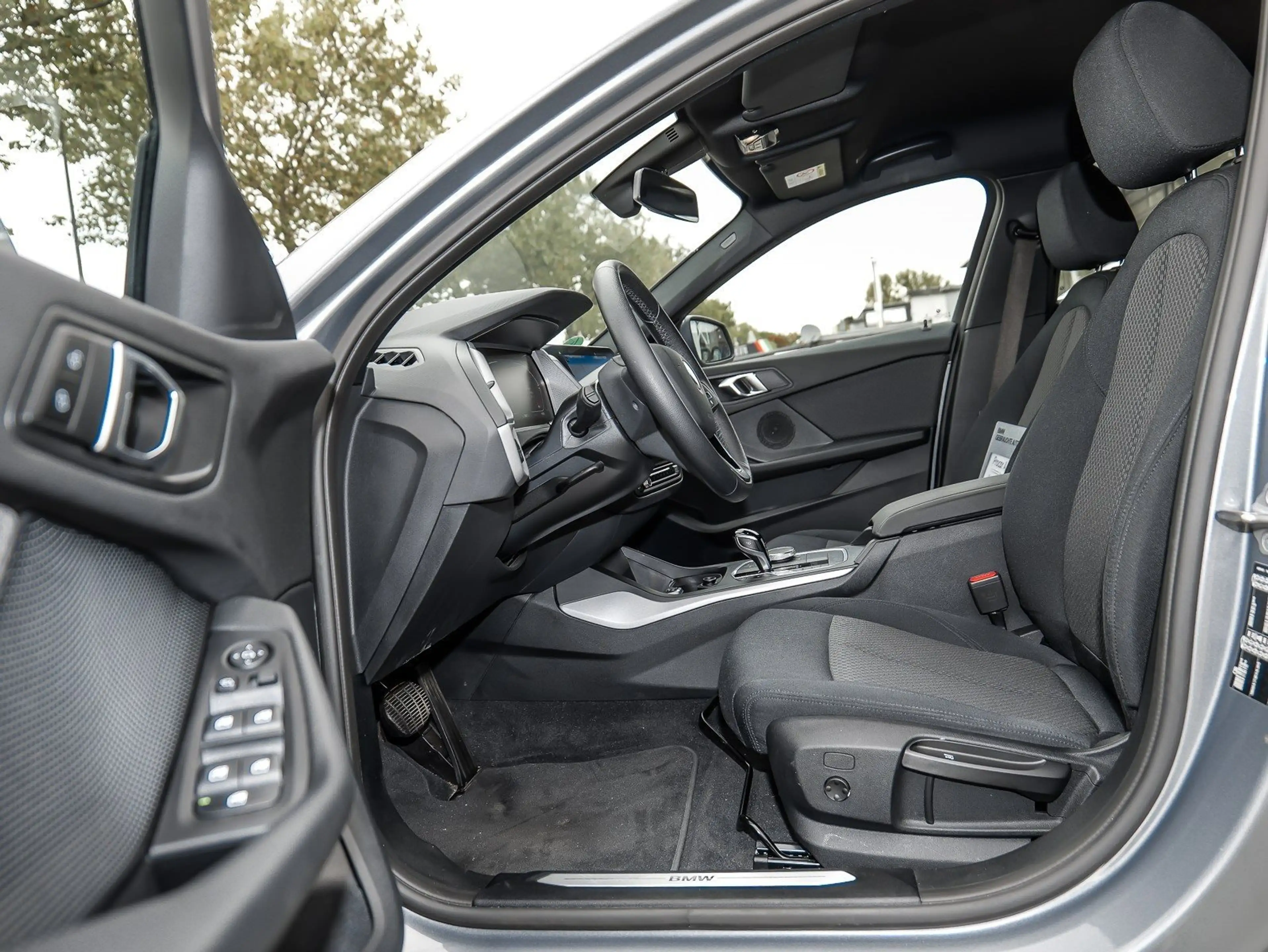 BMW 118 i Advantage Automatik Navi LED PA DA — photo 5