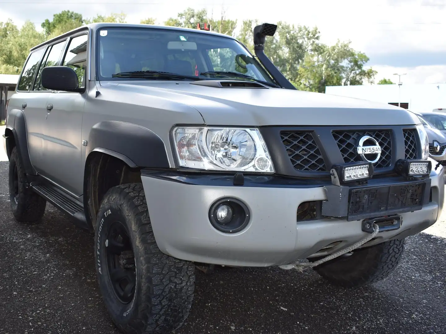 Nissan Patrol AUT. OFF ROAD Grau - 2
