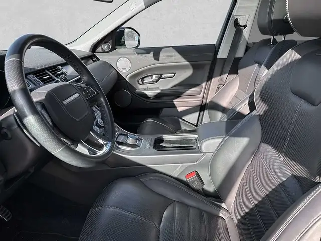 Land Rover Range Rover Evoque view 3