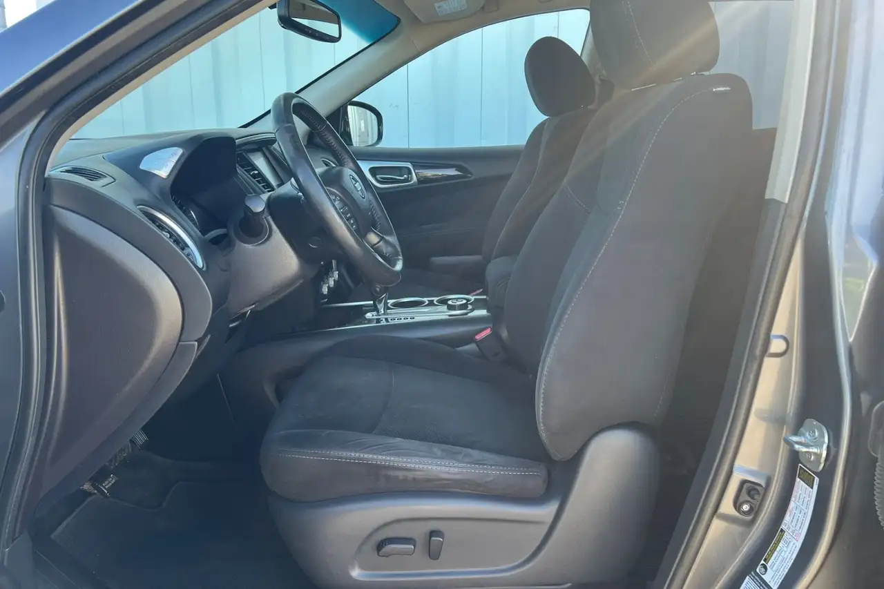 Nissan Pathfinder снимка Nissan Pathfinder
