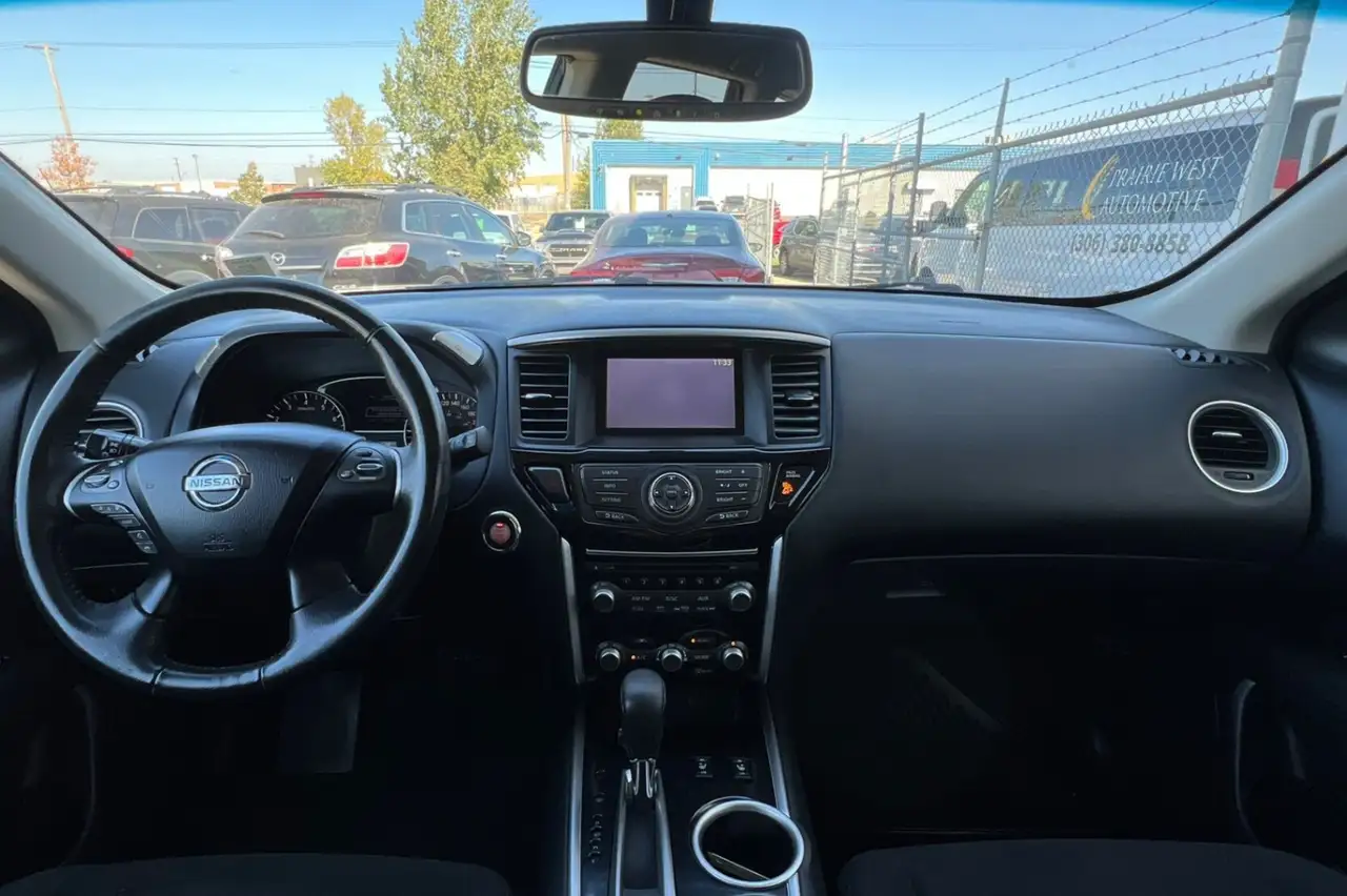 Nissan Pathfinder снимка Nissan Pathfinder