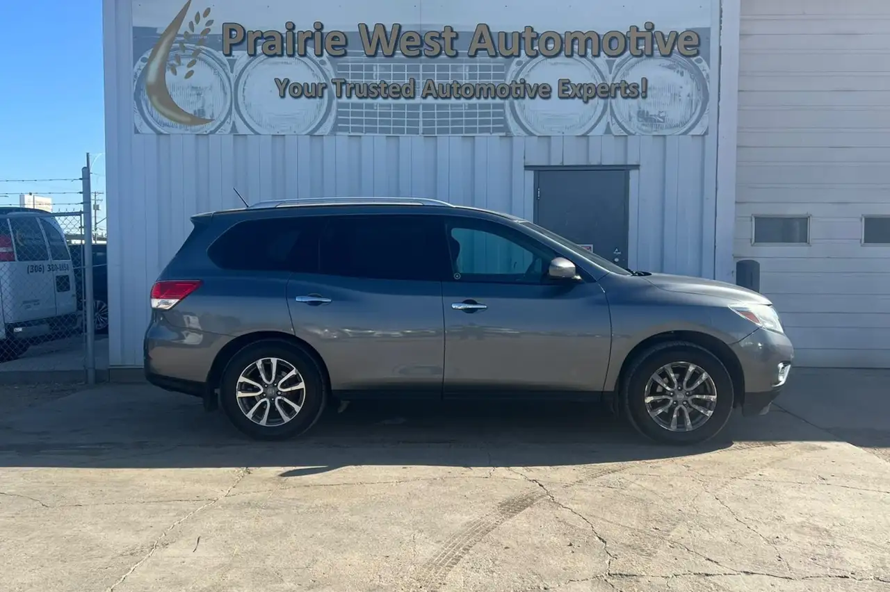 Nissan Pathfinder снимка Nissan Pathfinder