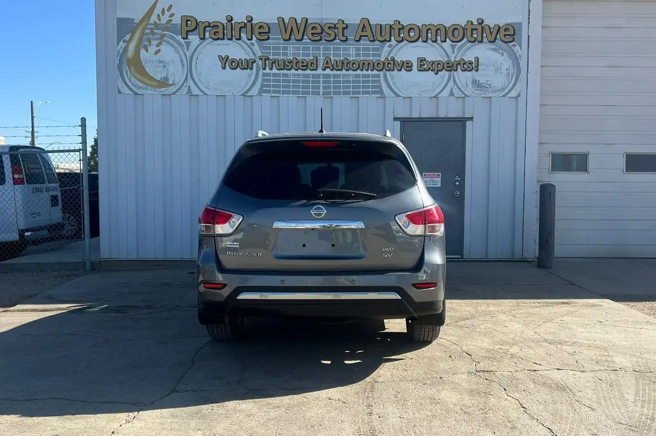 Nissan Pathfinder снимка Nissan Pathfinder