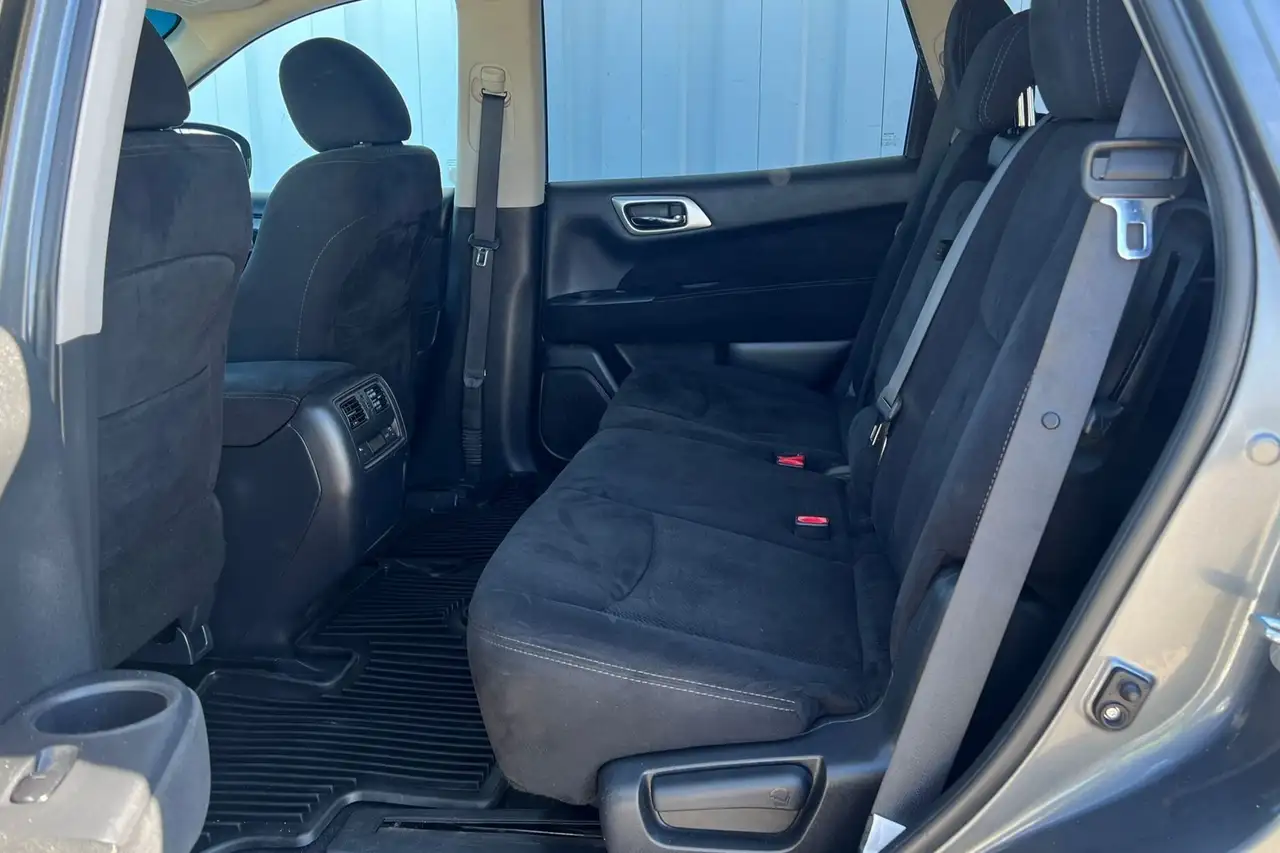 Nissan Pathfinder снимка Nissan Pathfinder