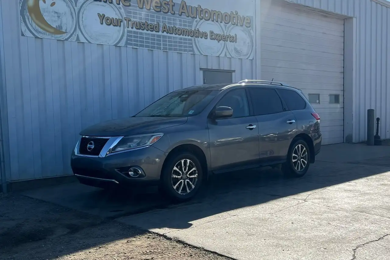 Nissan Pathfinder снимка Nissan Pathfinder