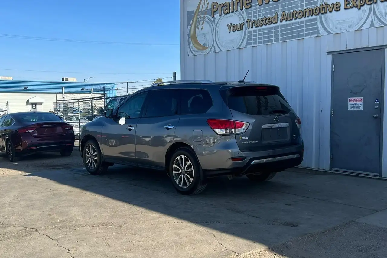 Nissan Pathfinder снимка Nissan Pathfinder