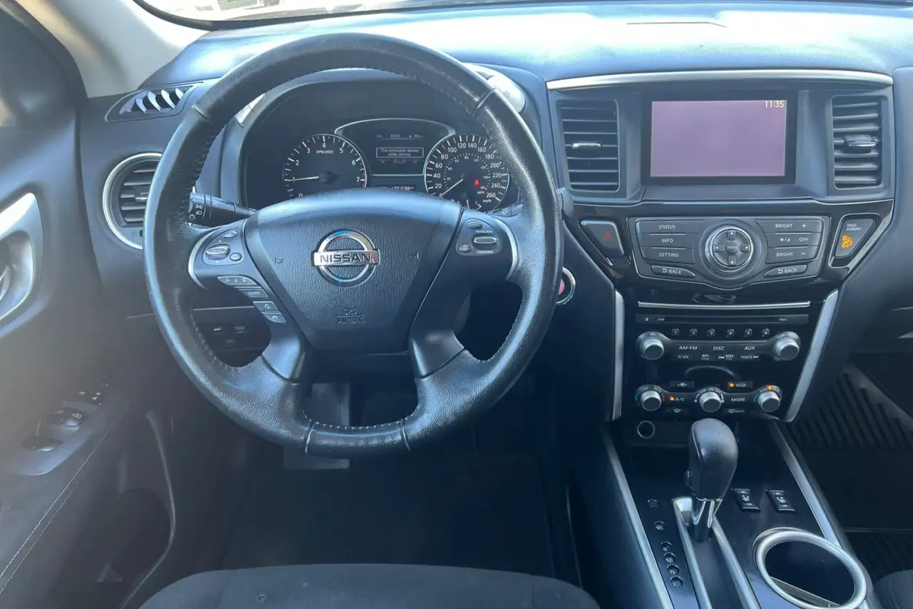 Nissan Pathfinder снимка Nissan Pathfinder