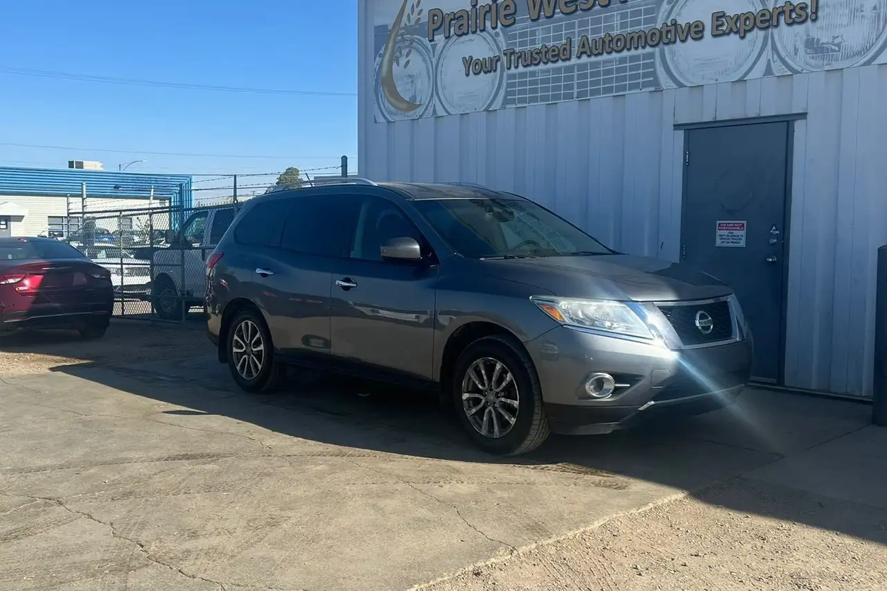 Nissan Pathfinder снимка Nissan Pathfinder