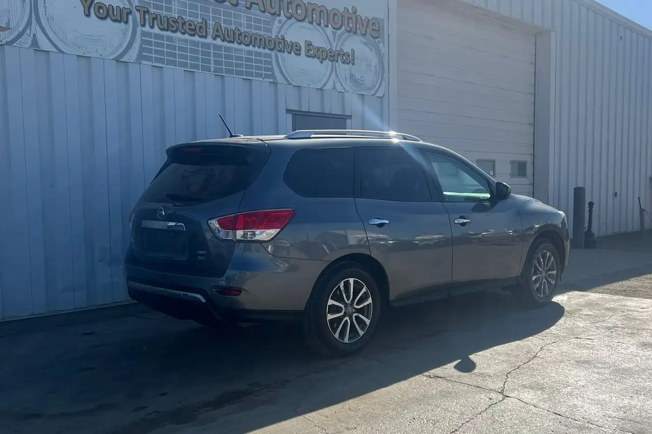 Nissan Pathfinder снимка Nissan Pathfinder