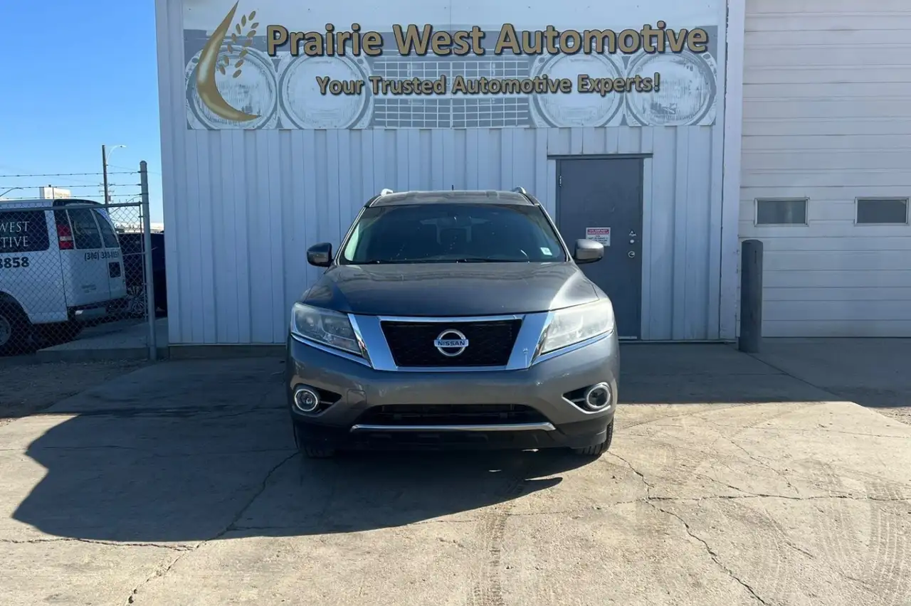 Nissan Pathfinder снимка Nissan Pathfinder