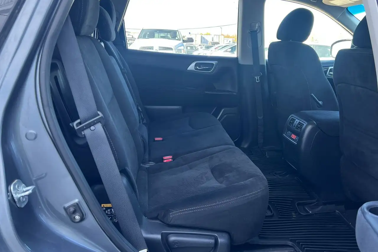 Nissan Pathfinder снимка Nissan Pathfinder