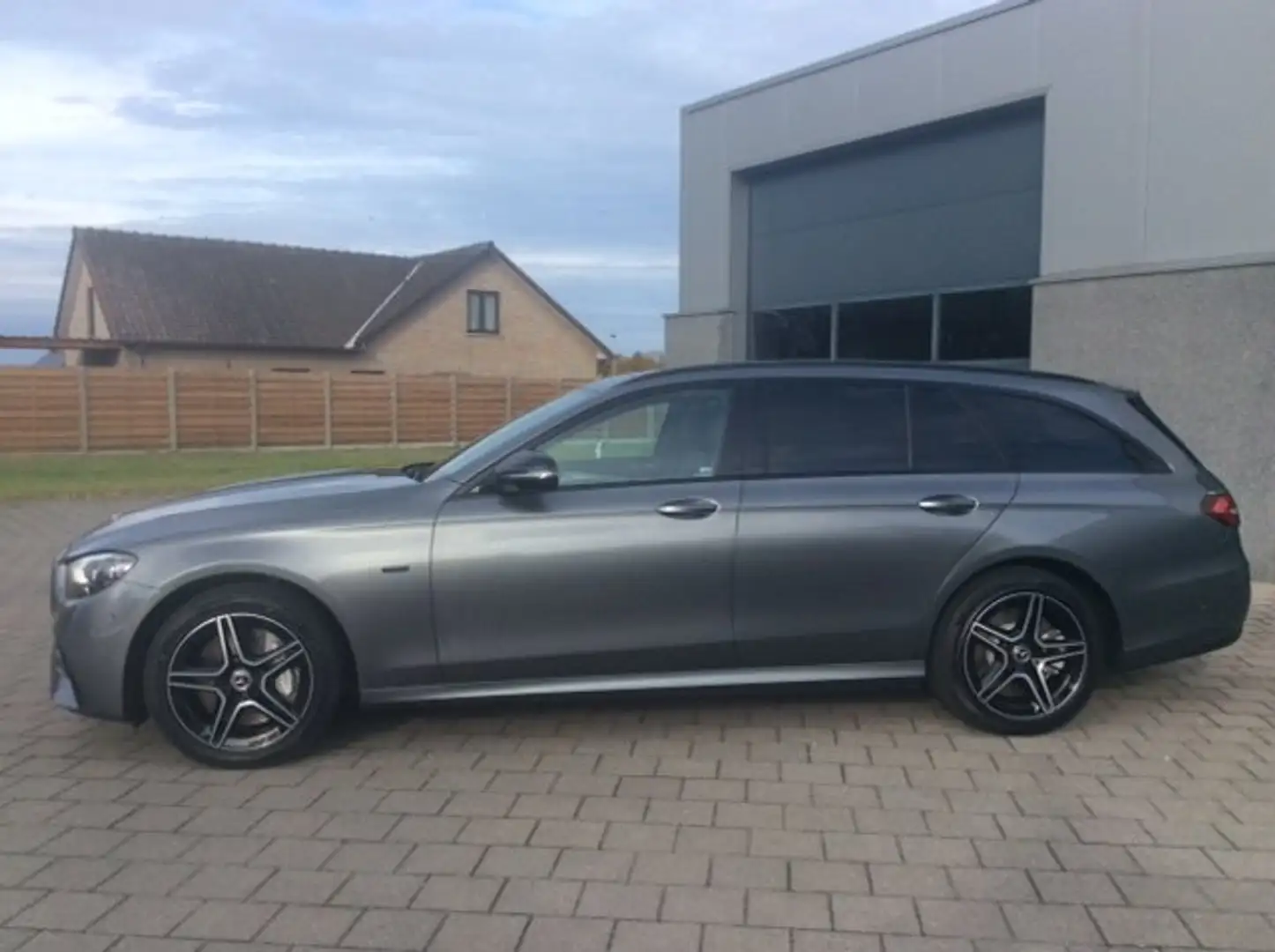 Mercedes-Benz E 300 de break*AMG*Nightpak*Panodak*Trekhaak*Memory Grijs - 2
