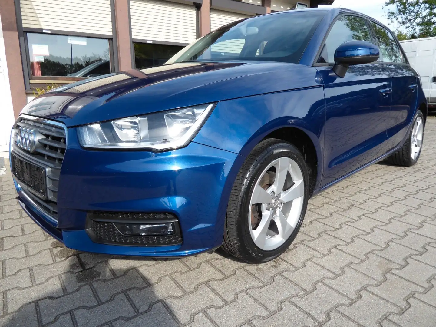 Audi A1 Sportback  jährl. KFZ Steuer 152 Euro/ HU neu Blau - 1
