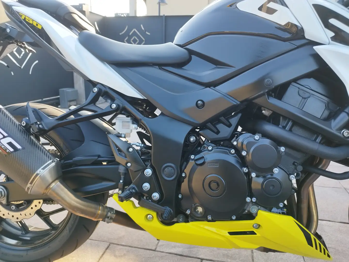Suzuki GSX-S 750 Yugen carbon Bianco - 1