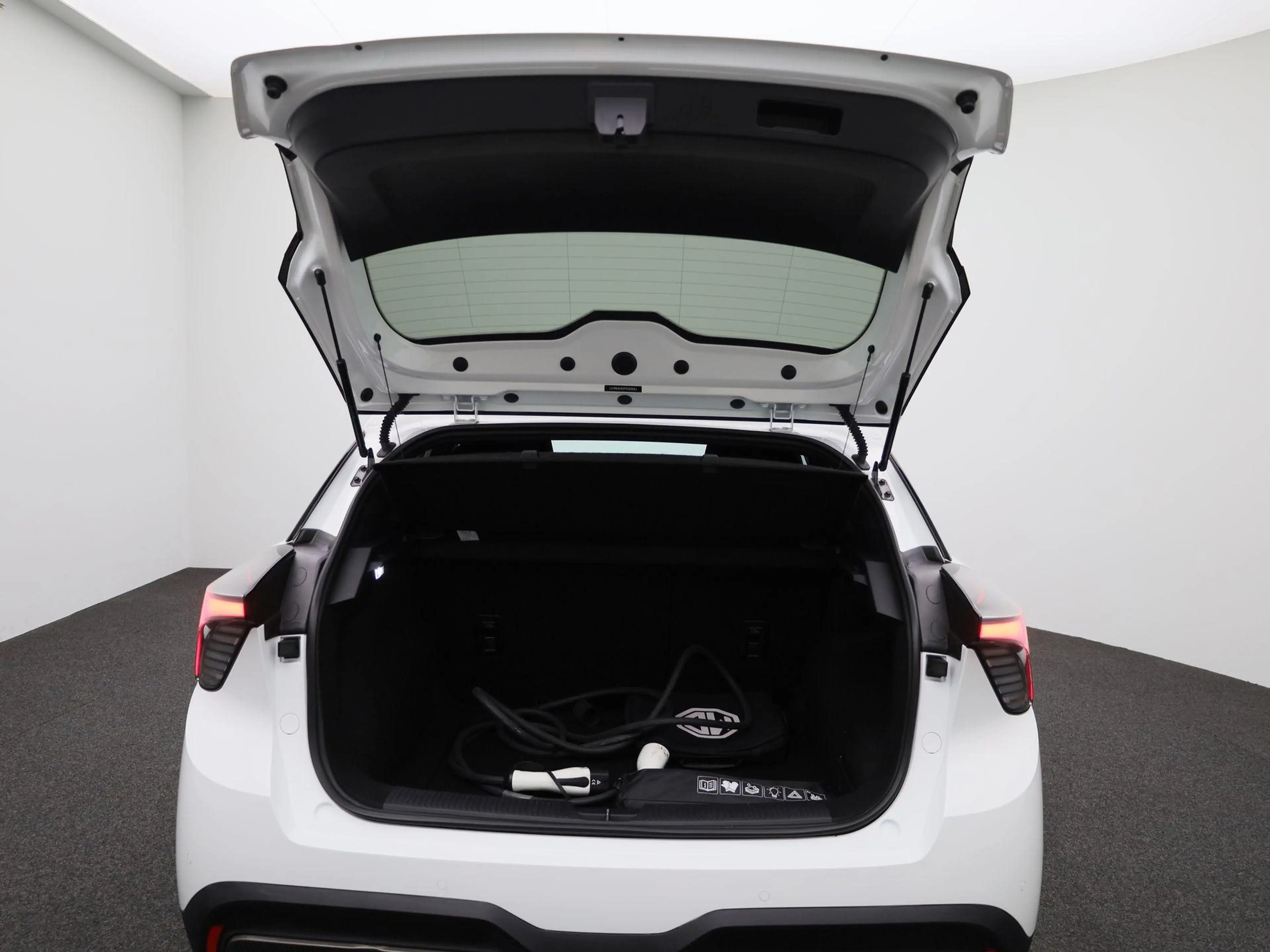 MG MG4 Electric Comfort 64 kWh | WORDT VERWACHT | APPLE C — photo 11