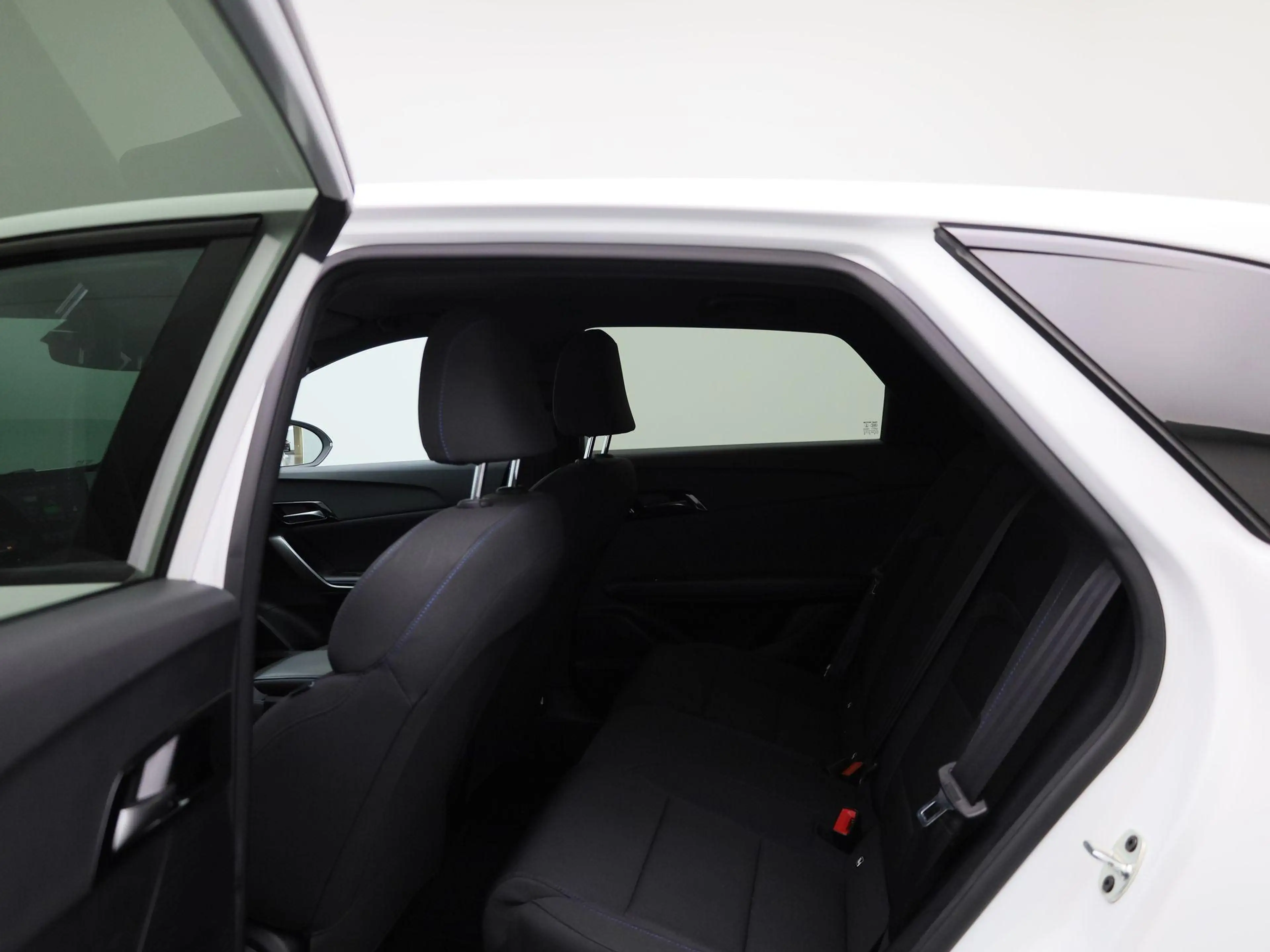 MG MG4 Electric Comfort 64 kWh | WORDT VERWACHT | APPLE C — photo 10