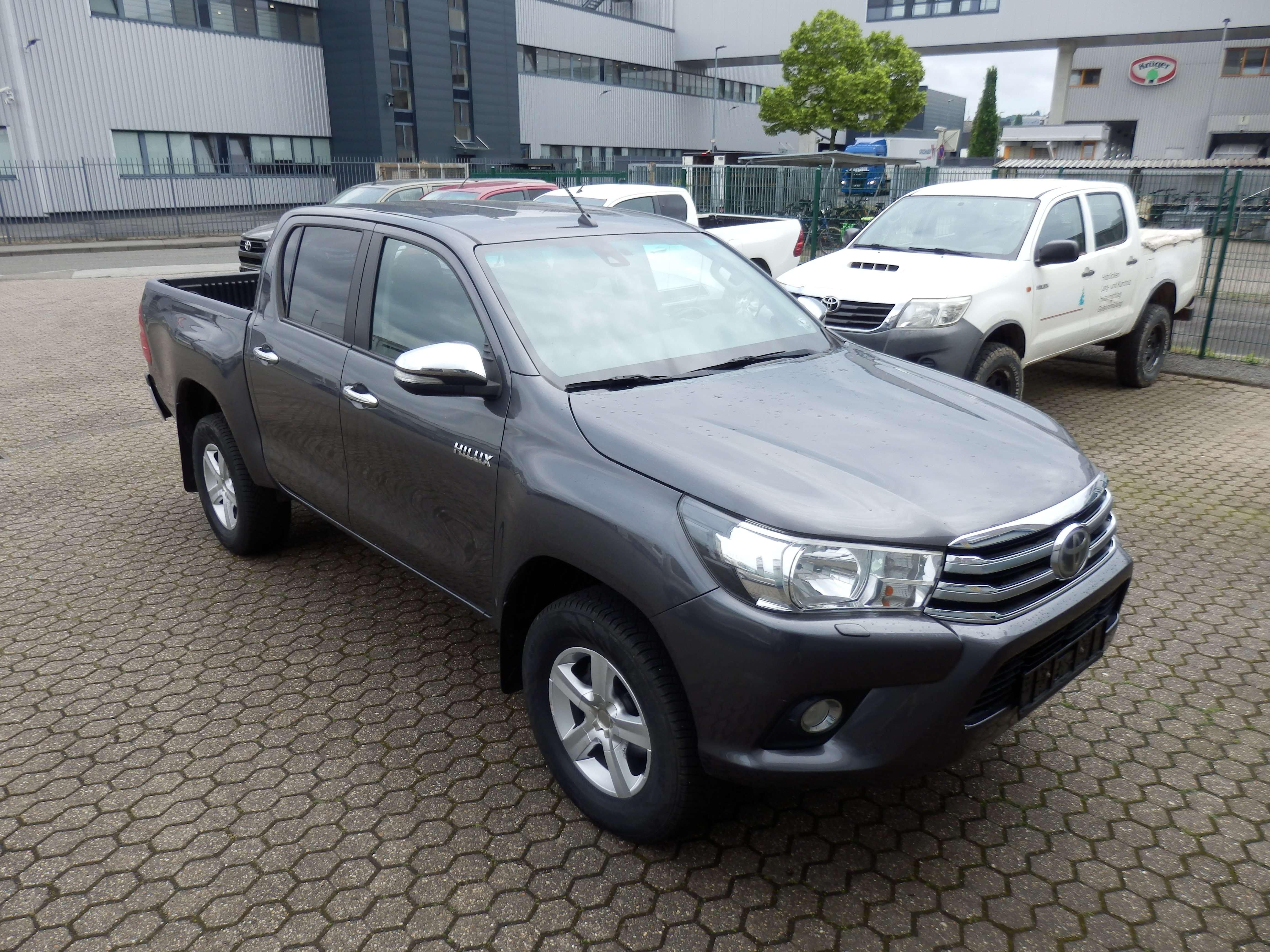 Second hand Toyota Hilux 
