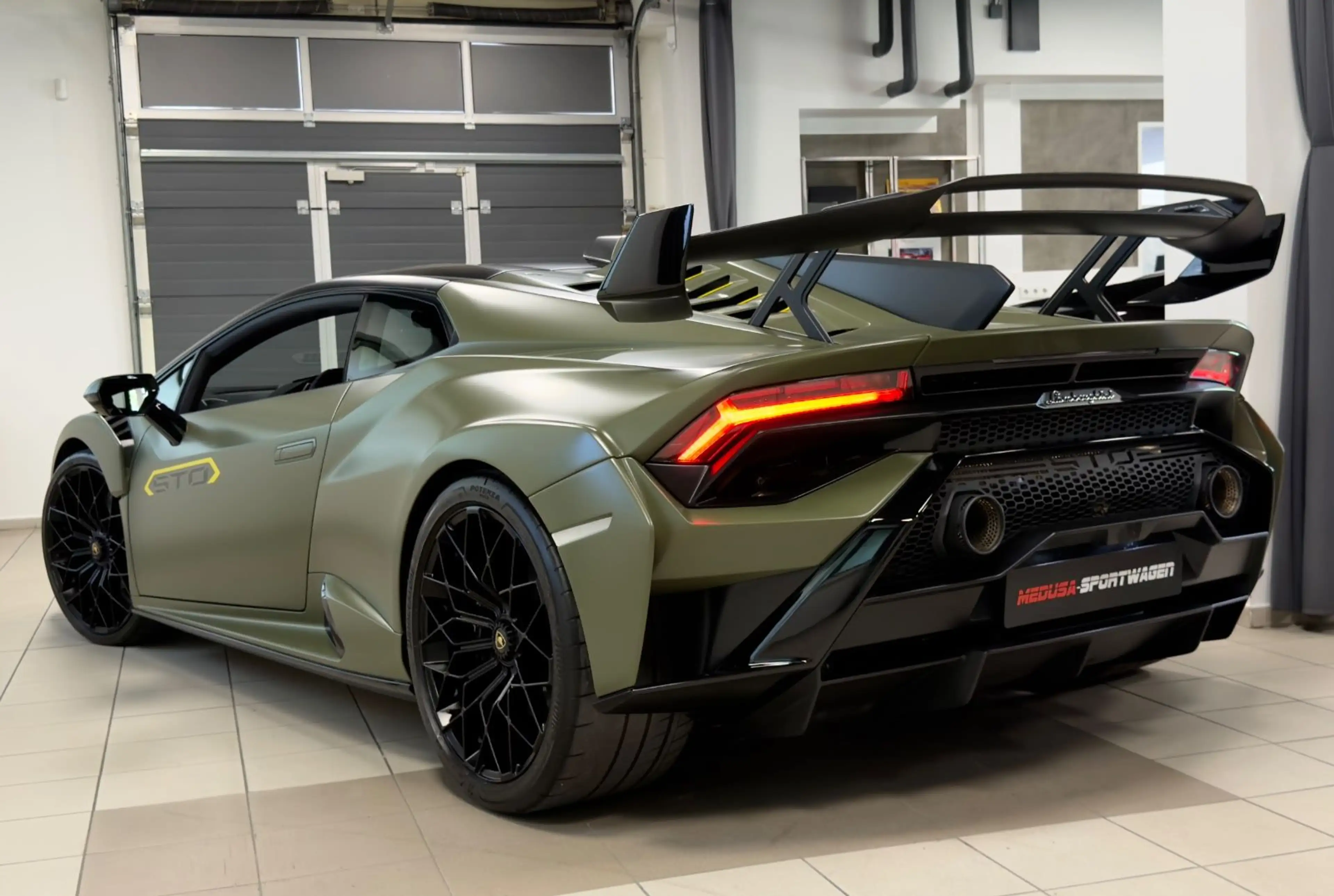 Lamborghini Huracán HURACAN STO AD PERSONUM SPECIAL CARBON LIFT FULL — photo 6