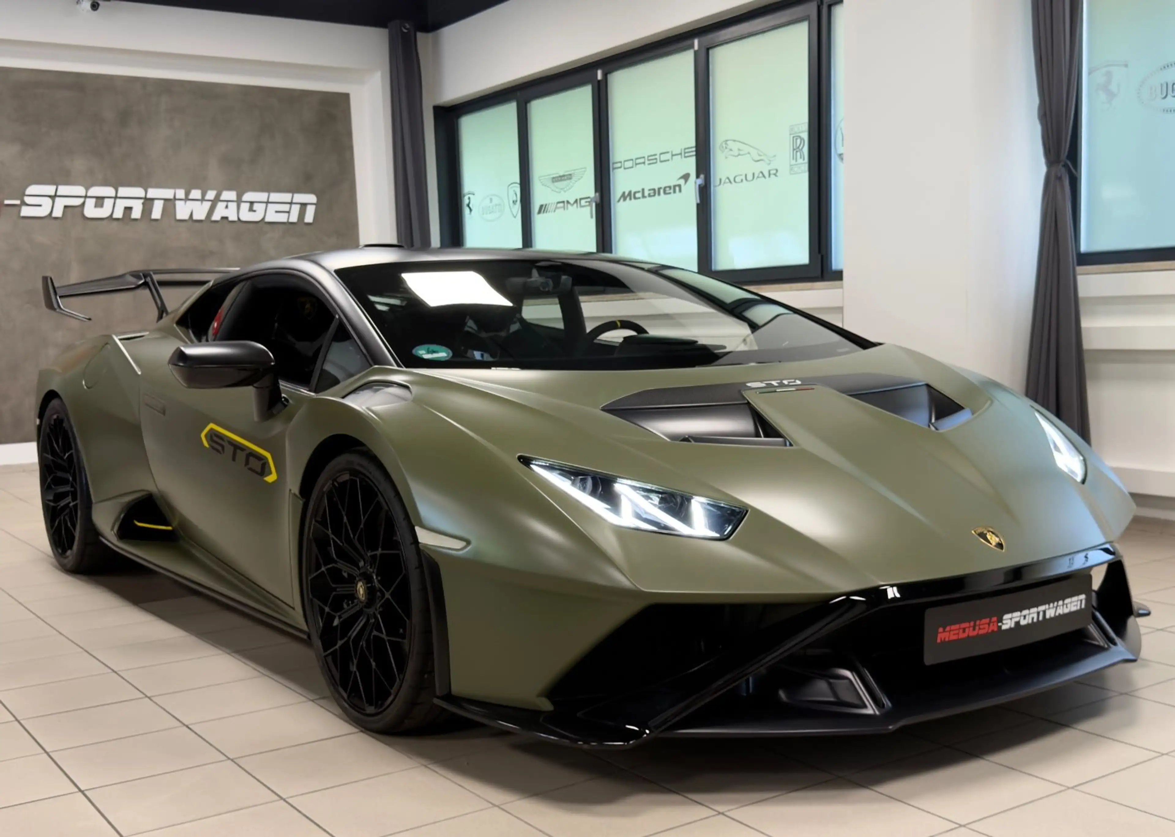 Lamborghini Huracán HURACAN STO AD PERSONUM SPECIAL CARBON LIFT FULL — photo 7