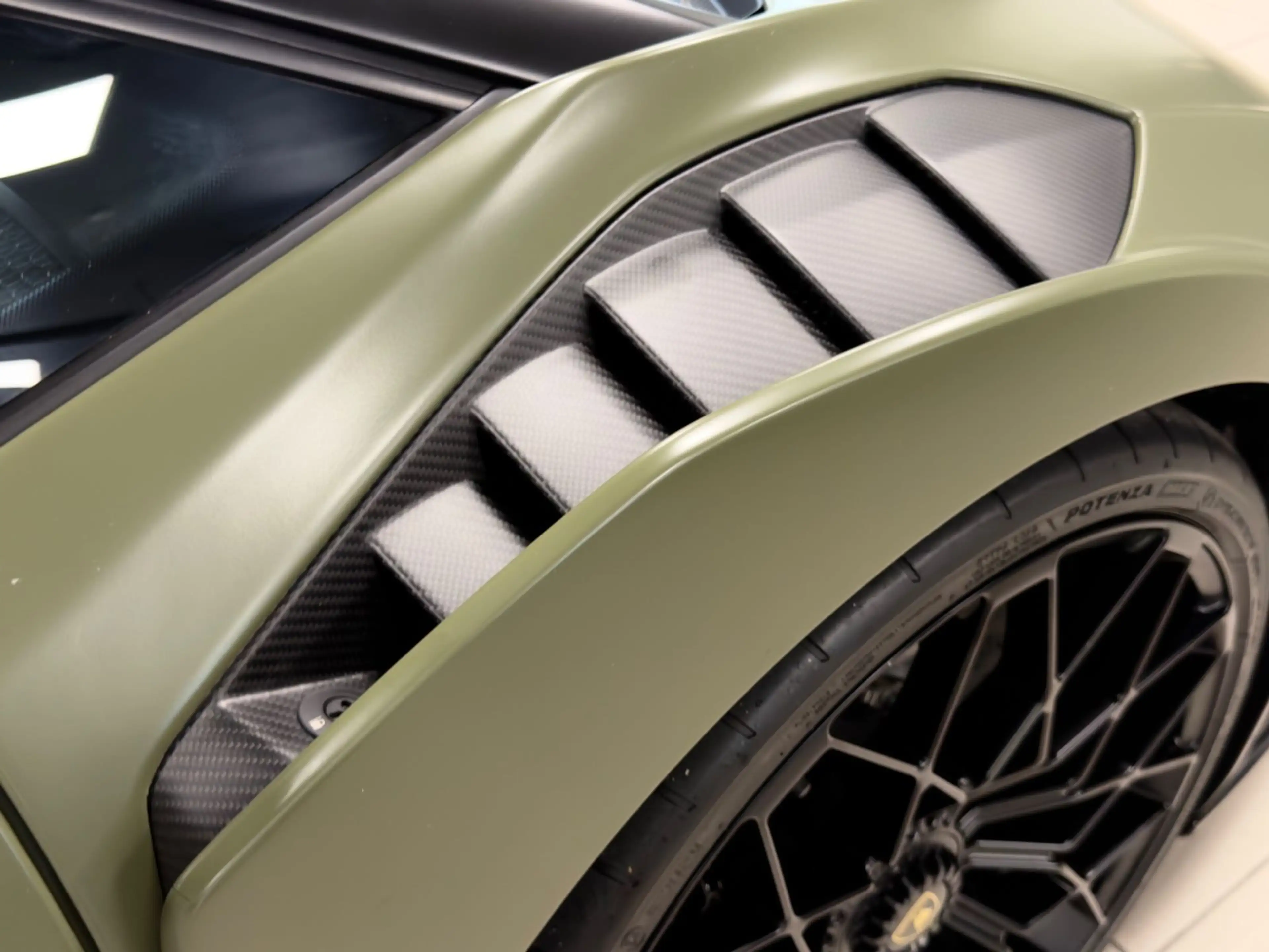 Lamborghini Huracán HURACAN STO AD PERSONUM SPECIAL CARBON LIFT FULL — photo 15