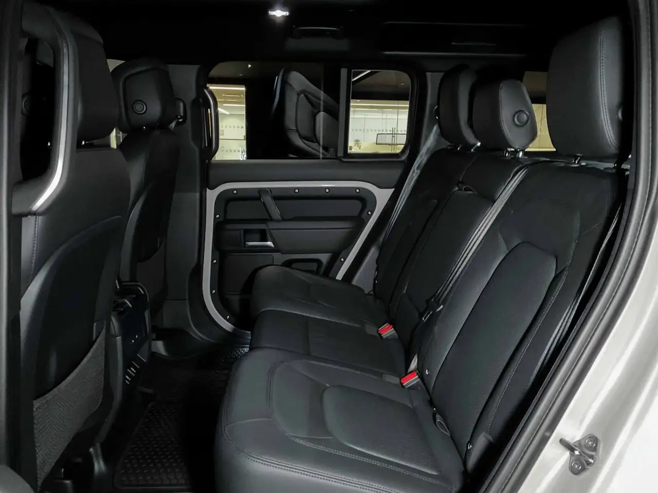 Land Rover Defender снимка Land Rover Defender