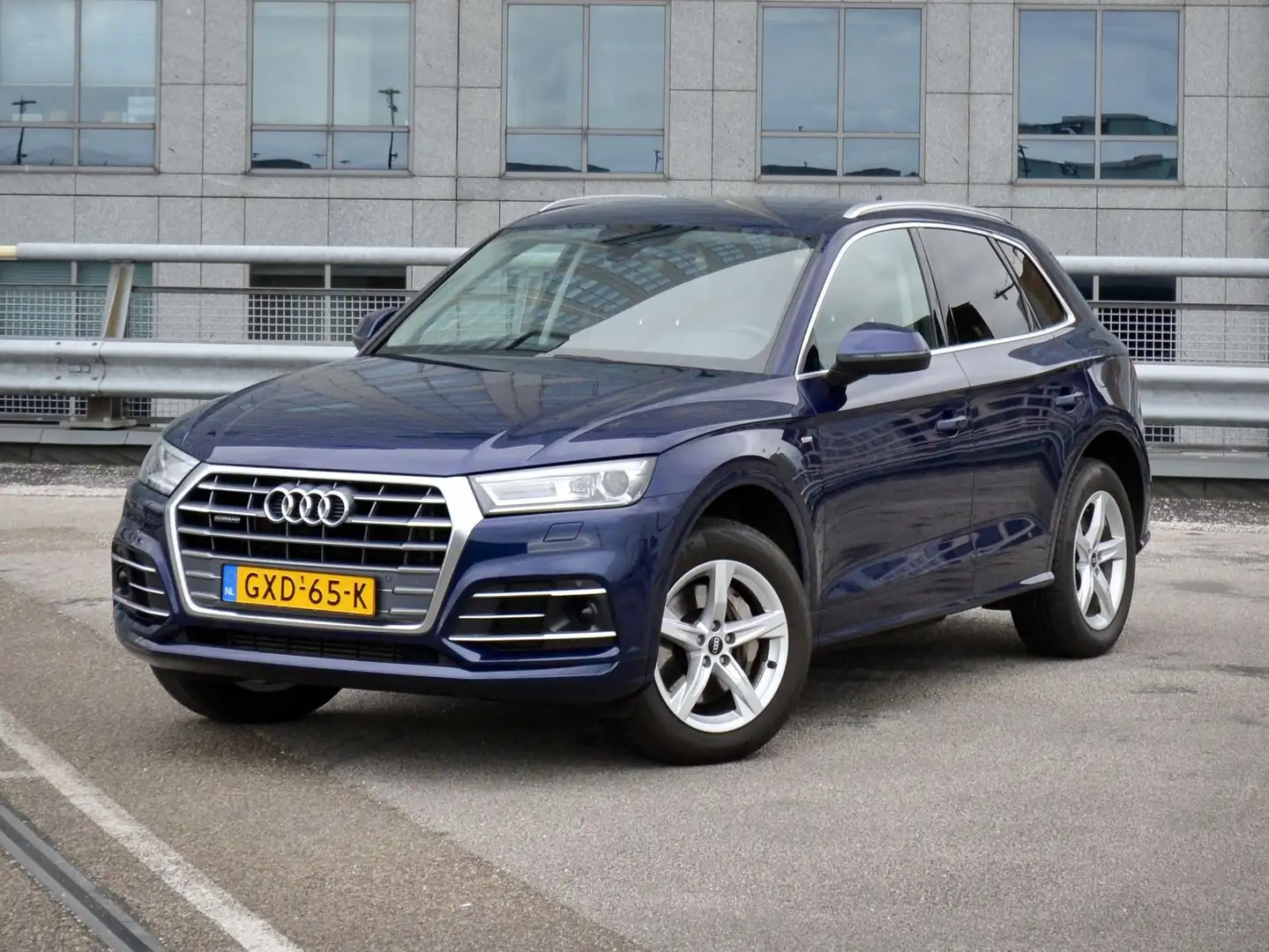Audi Q5 50 TFSIe quattro S-Line Plug In Hybrid Blauw - 1