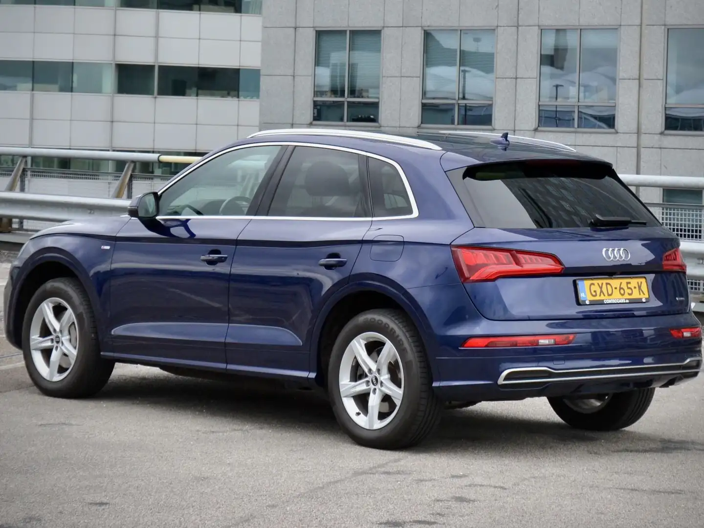 Audi Q5 50 TFSIe quattro S-Line Plug In Hybrid Blauw - 2