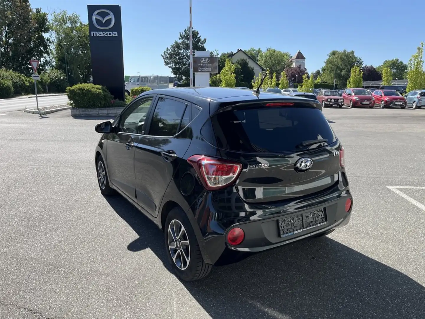 Hyundai i10 GO Plus 1,0 MT 301f Schwarz - 2